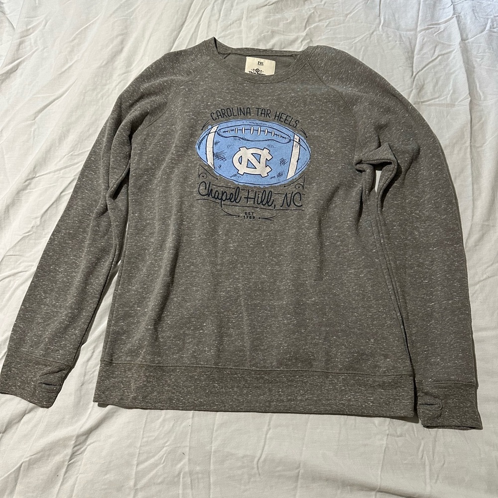 Carolina Tar Heels Sweatshirt. Women’s size 2XL Very Soft Inside. Very clean.